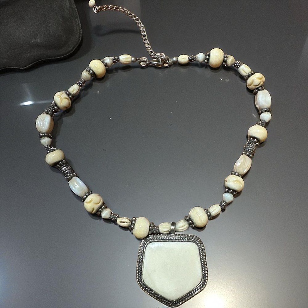 White / Carved Ivory Stone Choker BeadedâNecklace with Pendant 14â